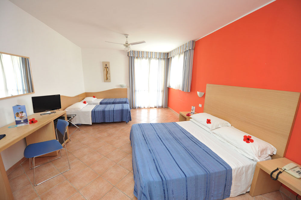 Hotel Club Santa Sabina Torre Santa Sabina Eksteriør bilde